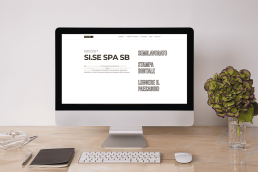 scrivania con computer che mostra il nuovo sito si SI.SE